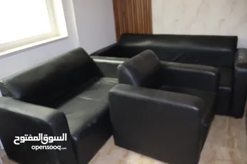  5 اثاث مكتبي بحالة جيدة جدااا للبيع بسعر مغري