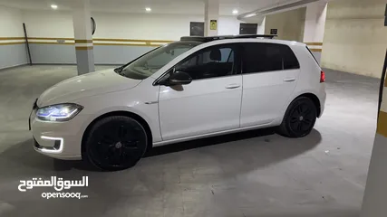  2 E GOLF 2019 50k km  اي جولف 2019 ممشى 50 الف كيلو فقط  السياره بحاله ممتازه و لا تحتاج شيئ