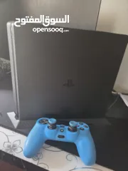  1 slim ps4 بحالة ممتازة مع يد  تحكم بحالة جيدة بسعة 500 جيجا