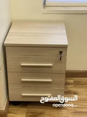  8 للبيع أثاث مكتبي بحالة ممتازة