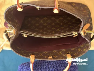  4 Montaigne leather handbag Good condition