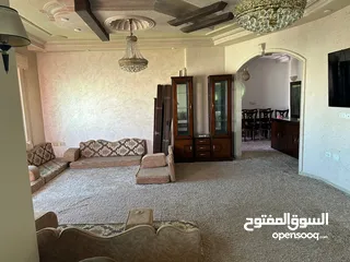  21 شقه من فيلا(غير مفروشة )للايجار طابق اول ب 360 ويوجد شقة صغيره طابق ارضي مدخل مستقل (غير مفروشة)150د