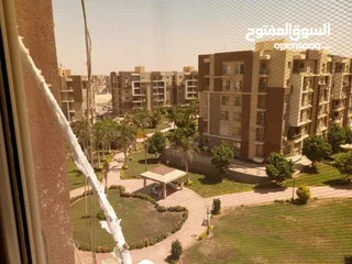  2 شقة تحفة للايجار في كمبوند دار مصر القرنفل بجوار الرحاب 140م دور متكرر