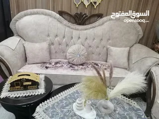  8 طقم كنب خشب زان تفصيل..7مقاعد او 9 مقاعد  لون بيج مورد شكله جميل جدآ والخشب لون بني..
