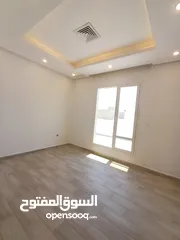  4 للإيجار في أبو فطيرة شقة مع رووف كبير من بناية زاوية تشطيب سوبر ديلوكس