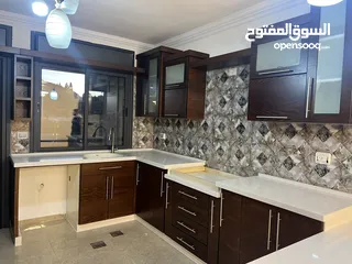 3 شقه فارغة للايجار في البيره قرب  شا رع  القدس