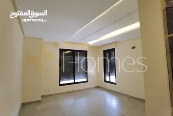  11 فيلا متلاصقة حديثة البناء لم تسكن مع مسبح للبيع في اجمل مناطق عمان - عبدون، مساحة بناء 1000م،