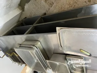  6 متفرقات مطاعم للبيع وطاولات وكراسي وديكور خشب زان للبيع الكرك_مؤتة البوابة الشمالية