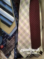  2 مجموعة كبيرة من ربطات العنق بحالة جيدة . البعض غير مستعمل. اكثر من 60 قطعة.