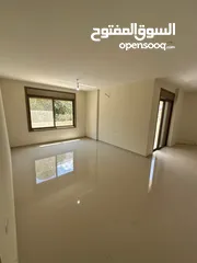  8 ثلاث غرف غير مفروشة للإيجار