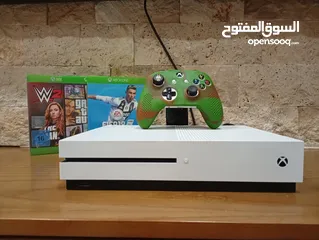 1 Xbox one s مع سيديات وكفر لليد