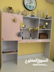  4 مكتب مع كرسي بحالة ممتازة للبيع