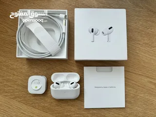  4 Apple AirPods Pro with Wireless Charging Case and Original EarTips ( only right earbud is working )