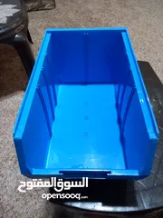  1 علبة بلاستيك يركب فوق بعض وسحاب