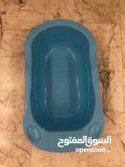  5 كرسي طعام و بانيو و كرسي صغير للبيع