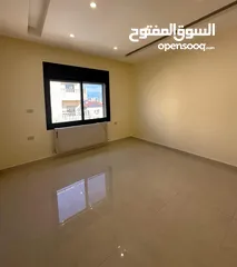  2 لقطة في ام زويتينه الجبيهة شبه ارضي مع ترس و مدخل