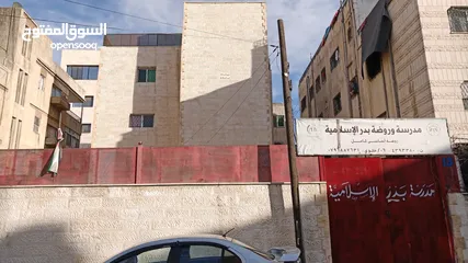 1 مدرسة للبيع او للضمان في حي نزال خلف مسجد نزال الكبير