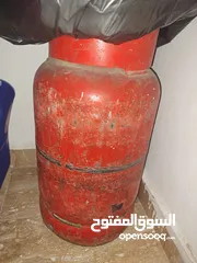  2 ثلاث جرات غاز للبيع  الوحدة ب30 دينار فاضية