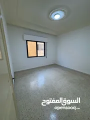  2 شقه للايجار مكونه من : غرفتين نوم صاله مطبخ كبير راكب حمام