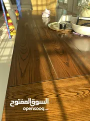  8 طاولة خشب كبيرة
