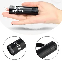 2 التوصيل الى باب الدار: لامبة كشف العقارب بالأشعة البنفسجية Lampe UV de détection – pour scorpions