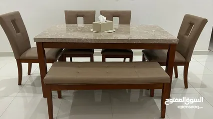  1 طاولة طعام  Dining table