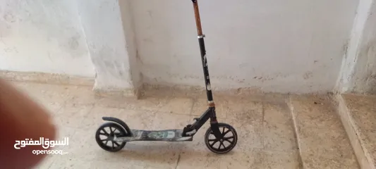  15 العاب اطفال  سكوترات الحجم الكبير وعربايتين اطفال نظاف وشغالات