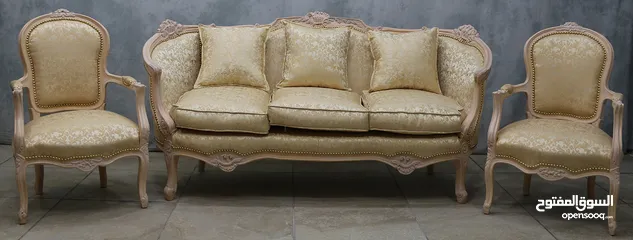  3 French-Style Baroque Medallion Chairs - 9 carat Gold