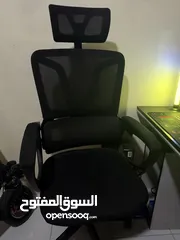  15 جهاز لابتوب hpمع شاشتين 168hz Lenovo مع طاولة gaming+كرسي gaming + اضاءة spotlight + جميع الملحقات