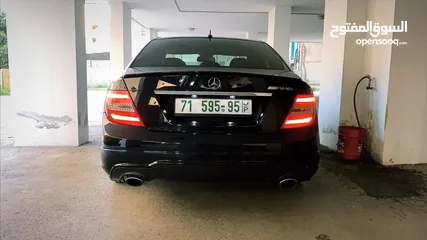  25 Mercedes C200 2012