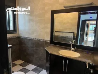  2 شقه فارغة للايجار في عين منجد