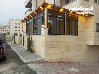  17 متخصصون في جميع أعمال السيكوريت والشوربوكس والزجاج والمرايا