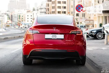  3 2023 Tesla Model Y – Standard Range
