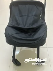  1 عربة ومقعد أطفال