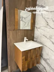  3 ادوات صحية مشكلة جديدة في معرض للبيع مراحض مغاسل حنفيات مجالي وسرميك مشكل للبيع كميه داخل المعرض