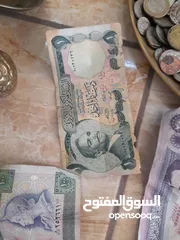  26 نحاسيات مع تحف مع عمله اردنيه قديمه وعمله اخرى