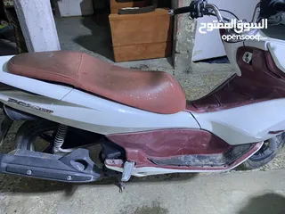  2 دراجة pcx بي سي اكس 150 جيل اول