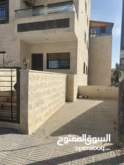  6 للبيع شقة دور ارضي في طبربور منطقه هادئه قريبة من المدارس والخدمات مع ترس 50 متر قريبا وموقف سيارة