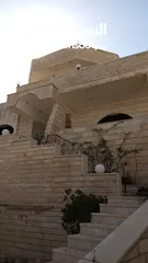  8 فيلا للبيع في ام الدنانير على شارعين  طابقين