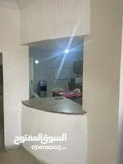  6 شقة واسعة للإيجار ذات اطلالة في شارع الجامعة