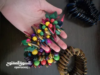  5 اساور خشبية ملونة جديدة