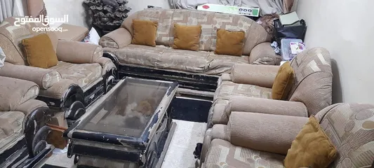  1 طقم كنبايات كويتي خشب زان للبيع ومع طاولة