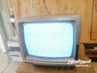  4 تلفزيون ساده قديم جداً