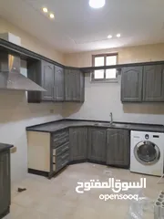  10 شقةللبيع في الصوفيه طابقيه 400 م للبيع مداخل مستقله حديقه 350 م  