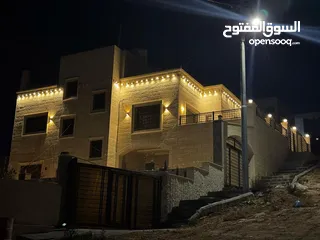  18 بيت للبيع كاش