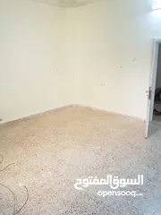  9 بيت للبيع في الحصن "قوشان مستقل" على مساحة ارض 908 م2 قرب شارع اربد عمان الرئيسي وصيدلية الشتاء