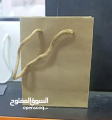  2 كيس كرتون وقماش طبعات وعلب كرتون