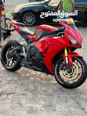  4 للبيع دراجه ناريه نوع هوندا خليجي CBR1000RR نظيفه جدا موديل 2014