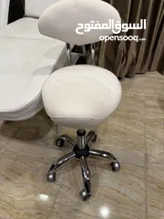  2 سرير مساج او تجميل مع كرسي وترولي