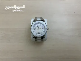  6 ساعة سويسرية جديدة بالكرتونة